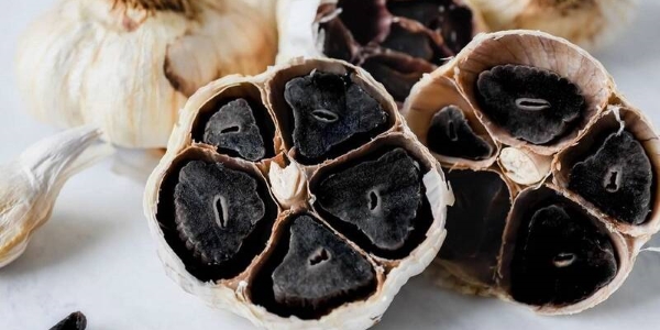 تصویر 1 از قیمت سیر سیاه گرگان با کیفیت ارزان + خرید عمده